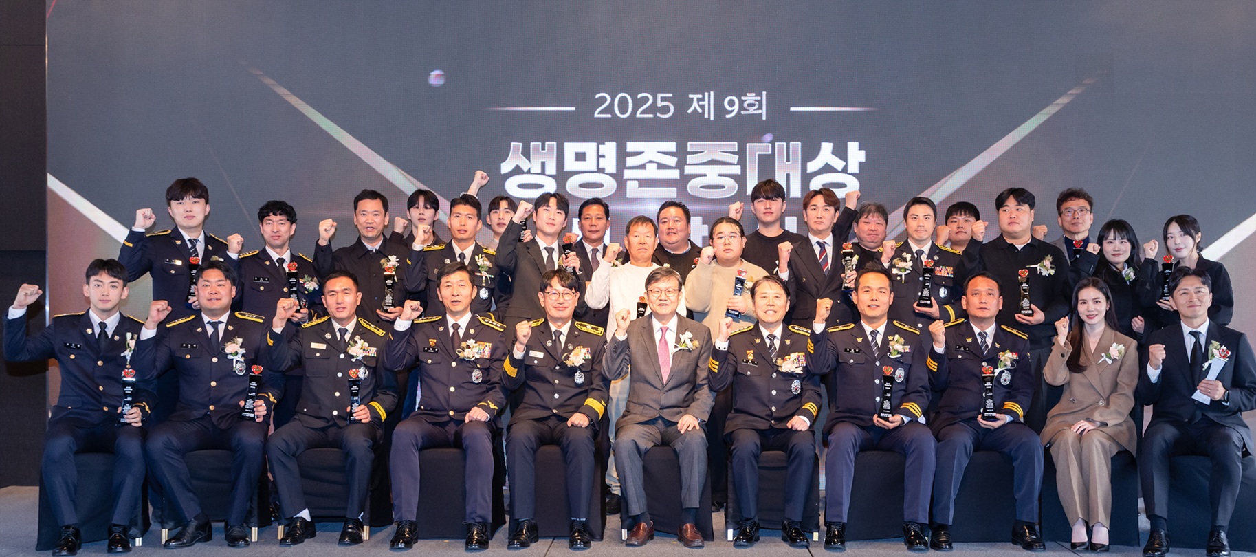 <h5>Results</h5>
- 대국민 생명존중 캠페인을 성황리 개최해 사회공헌재단으로서 인지도 향상에 기여<br />
- 기자 Pool 확대를 통한 사업별 기획기사 및 인터뷰 노출 건수 극대화, 약 133% 증가 <br />
- 매체·기자 특성에 맞춘 피칭 전략 수립을 통해 한국경제, 경향신문 지면 TOP 등 기획/인터뷰 피칭 중 50%이상 지면 게재 달성 <br />
- 상담·연구·교육 등 내부 사업 내용을 대중과 언론이 쉽게 이해할 수 있도록  인포그래픽으로 재구성해 스토리텔링 강화 및 게재량 극대화<br />