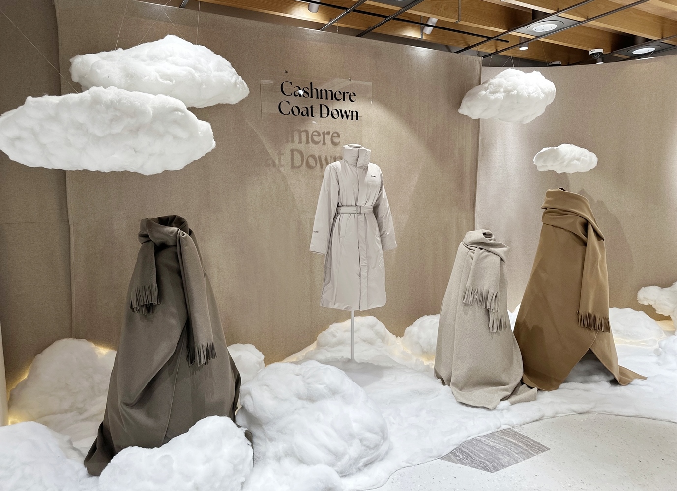 <h5>Results</h5>
- 브랜드 이슈에 대한 다각도의 자료 노출 유도 및 언론 커버리지 다수 확보<br /> 
- 소비자 및 미디어 대상 기업 인지도 공고화 및 업계 트렌드 선도하는 브랜드 이미지 구축<br /> 
- 아웃도어 업계 대표 성공 브랜드로 기사화 통한 브랜드 홍보 효과 창출<br />