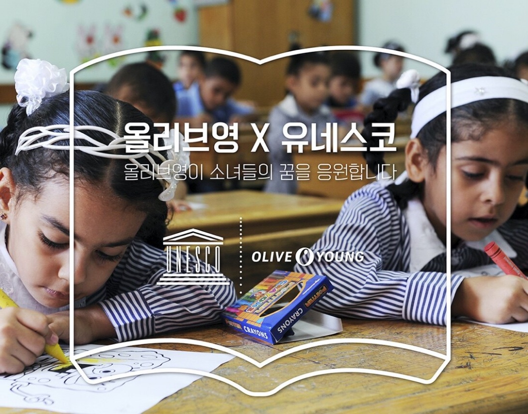 <h5>Solution</h5>
- 미디어 및 소비자 대상 업계 1위 브랜드로의 명확한 포지셔닝을 위해 다양한 선제적 앵글 제안<br />
- 소비자와의 직접 커뮤니케이션을 유도하는 트렌디한 스토어 프로모션 기획 및 진행<br />
- 미디어 릴레이션십 강화를 위한 적극적 매체 F/U 및 무가 진행