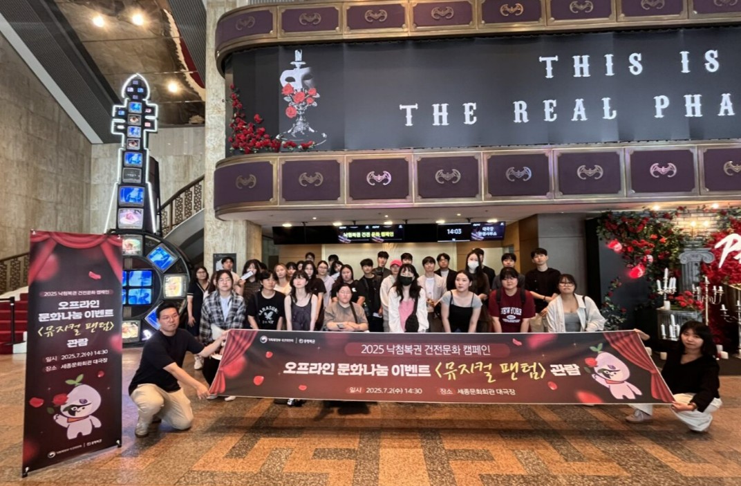 <h5>Results</h5>
- 온·오프라인 이벤트 연계를 통해 25년 캠페인 누적 참여자 145,667명 확보로 정책 메시지 체감도 강화 <br /> 
 : OX퀴즈, 설문 등 온라인 참여형 콘텐츠 운영으로 월별 1만 명 이상 참여<br /> 
- 문화·예술 향유를 위한 소외계층 대상 사회공헌 캠페인 진행으로 복권 기부 긍정 인식 제고<br /> 
- 소외계층 대상 물품 기부를 통해 국민들에게 복권의 사회적 책임과 역할 소구 <br /> 
 : 장애인 대상 체육 활동 물품, 독거노인 및 기초수급자 대상 김장 김치, 에너지 빈곤층 대상 연탄 후원<br /> 
- 만족도 조사 결과 캠페인 전반 만족도 약 88.38% 달성 (조사인원: 12,179명)<br />