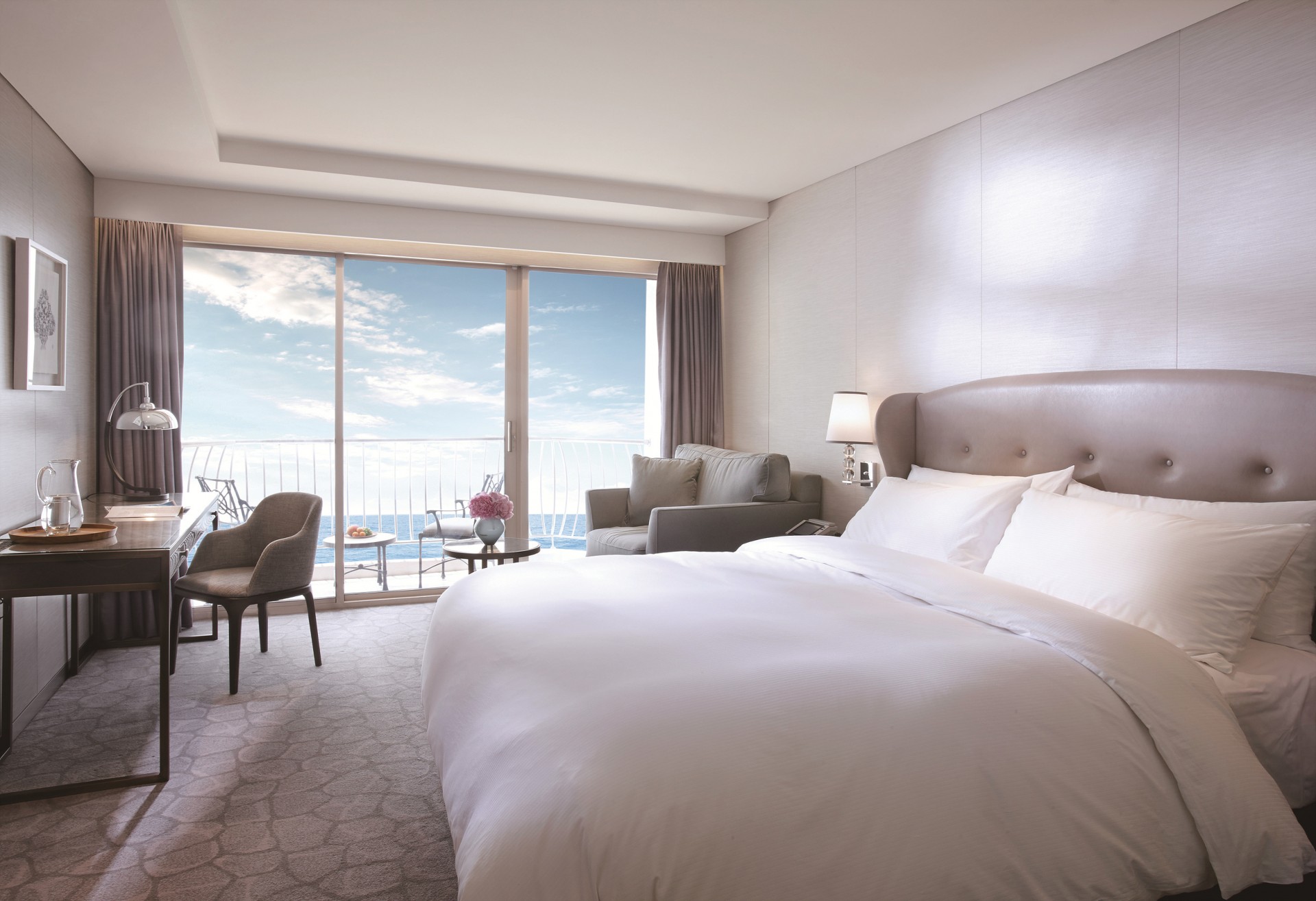 &lt;h5&gt;Results&lt;/h5&gt;
- 2020년 홍보 대행 이후 매년 커버리지 상승 성과 달성&lt;br /&gt;
- 연관 키워드 전략 수립 통해 호텔 주요 시설 및 서비스, 업계 리더십 관련 키워드 상위 랭크 달성&lt;br /&gt;
- 지역경제 및 관광 활성화 기여 강조 통해 ‘지역상생’ 관련 긍정적 이미지 확산&lt;br /&gt;