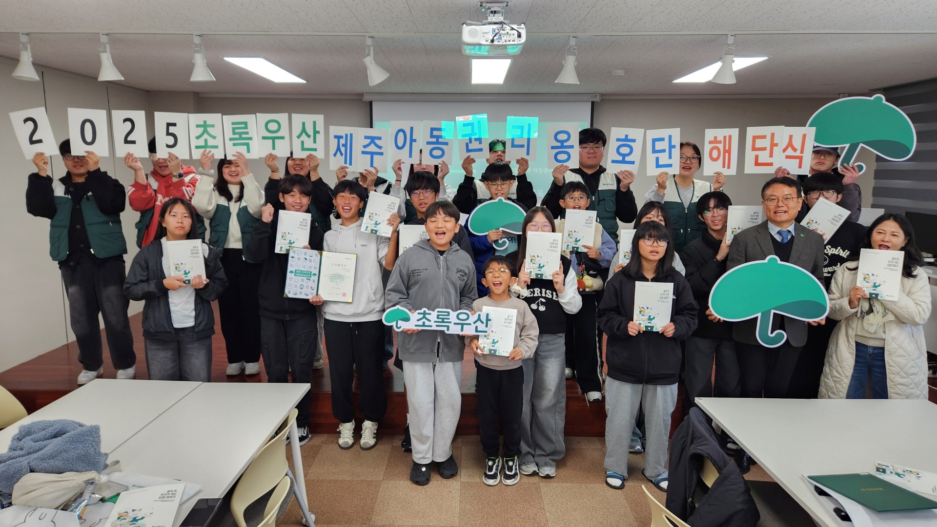 <h5>Solution</h5>
- 3대 키워드 기반의 스토리텔링 콘텐츠와 7대 중점 사업과 연계한 다채로운 형태의 콘텐츠 개발 <br />
- 정형화된 후원 미담에서 벗어나 공감 극대화 가능한 스토리를 발굴해 기획보도 및 인터뷰 전개<br />