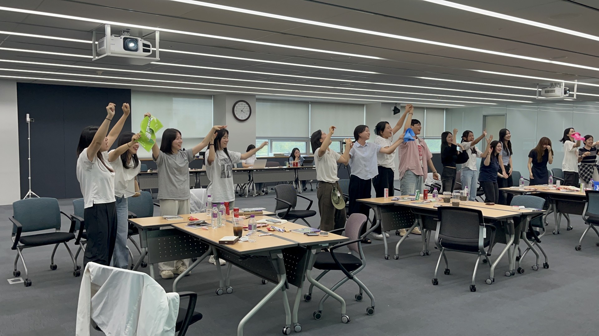 &lt;h5&gt;Results&lt;/h5&gt;
[브랜드캠페인1] 대국민 시즈널 이슈인 파리올림픽을 활용해 초대형 현수막 제작을 통해 다수 언론 노출 및 브랜드 호감도 제고에 기여&lt;br /&gt;&lt;br /&gt;
[브랜드캠페인2] 4단계 사업 완료 및 제2여객터미널 확장 이슈 확산을 위해 유명 여행 인플루언서인 